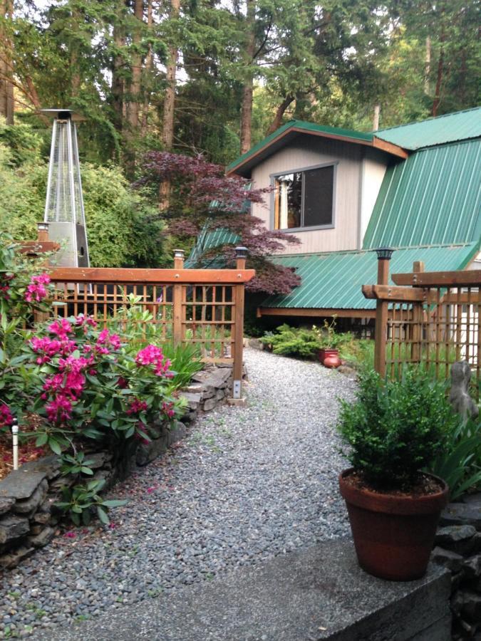 Salt Spring Carriage House B&B Ganges Bagian luar foto