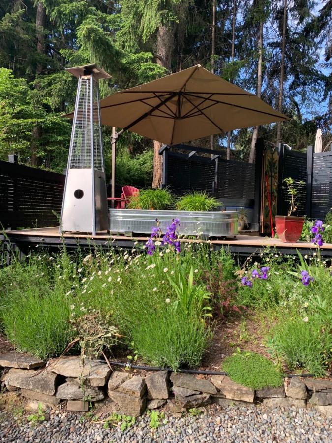 Salt Spring Carriage House B&B Ganges Bagian luar foto