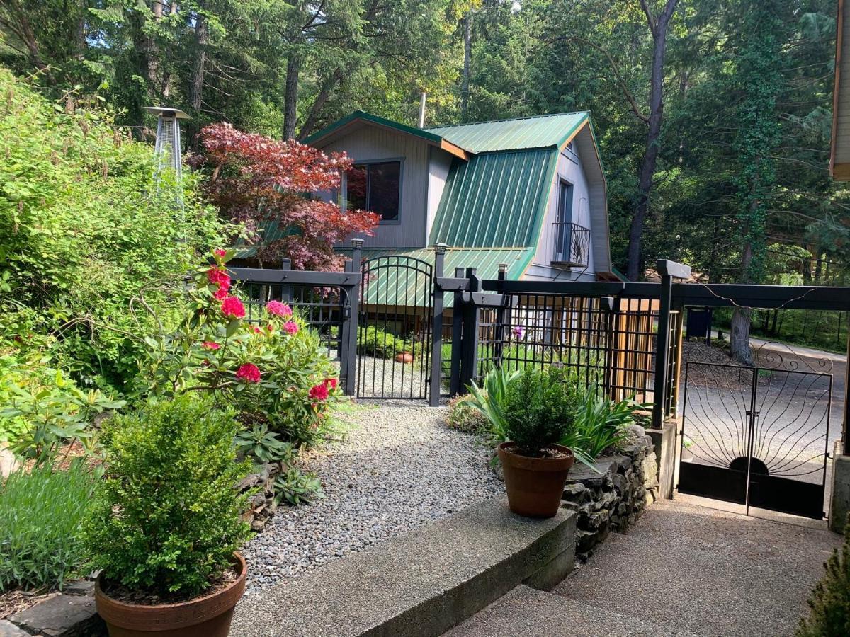 Salt Spring Carriage House B&B Ganges Bagian luar foto