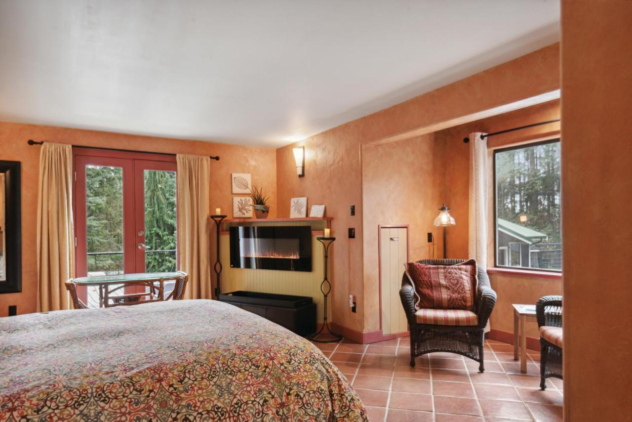 Salt Spring Carriage House B&B Ganges Bagian luar foto