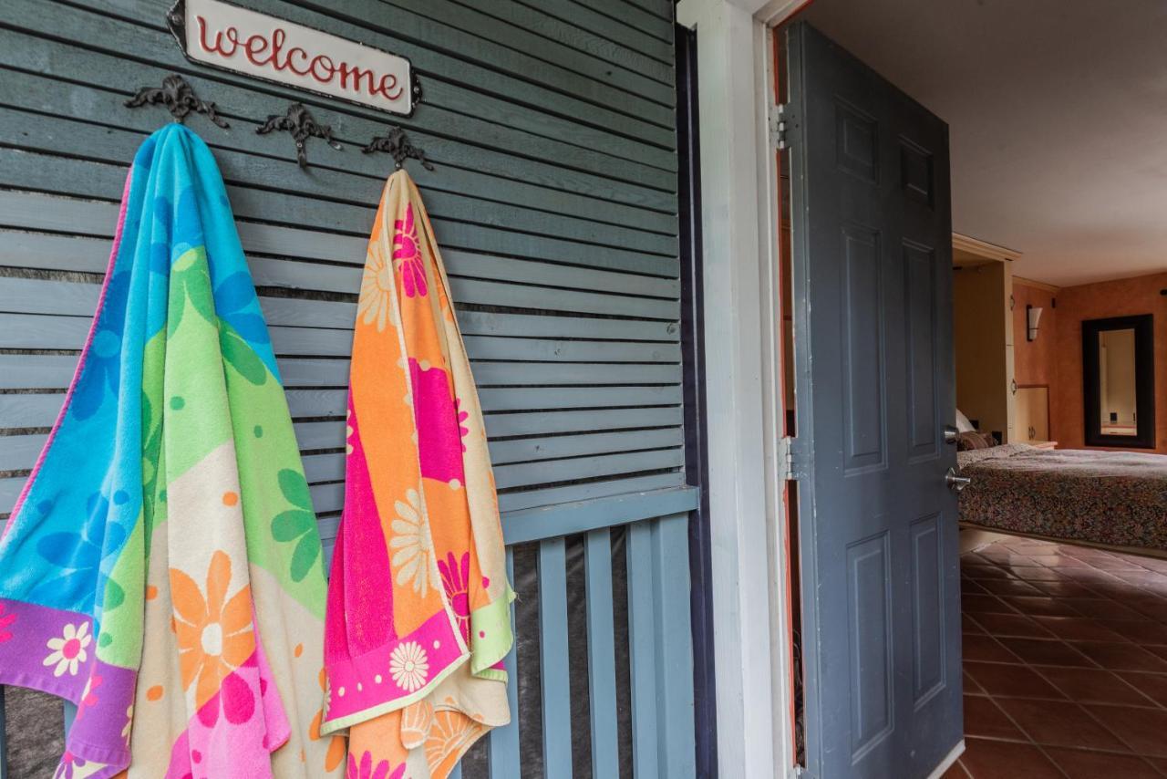 Salt Spring Carriage House B&B Ganges Bagian luar foto