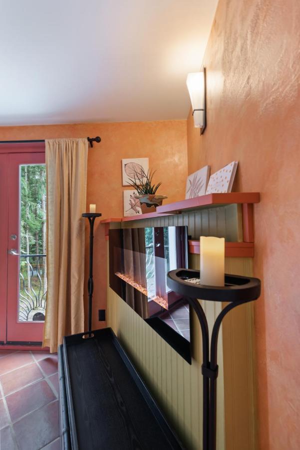 Salt Spring Carriage House B&B Ganges Bagian luar foto