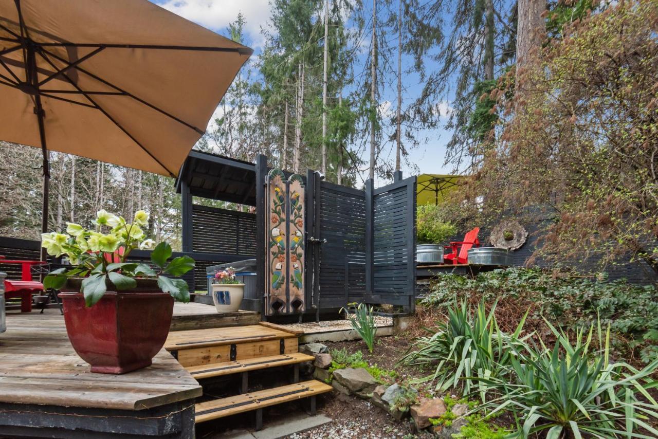 Salt Spring Carriage House B&B Ganges Bagian luar foto