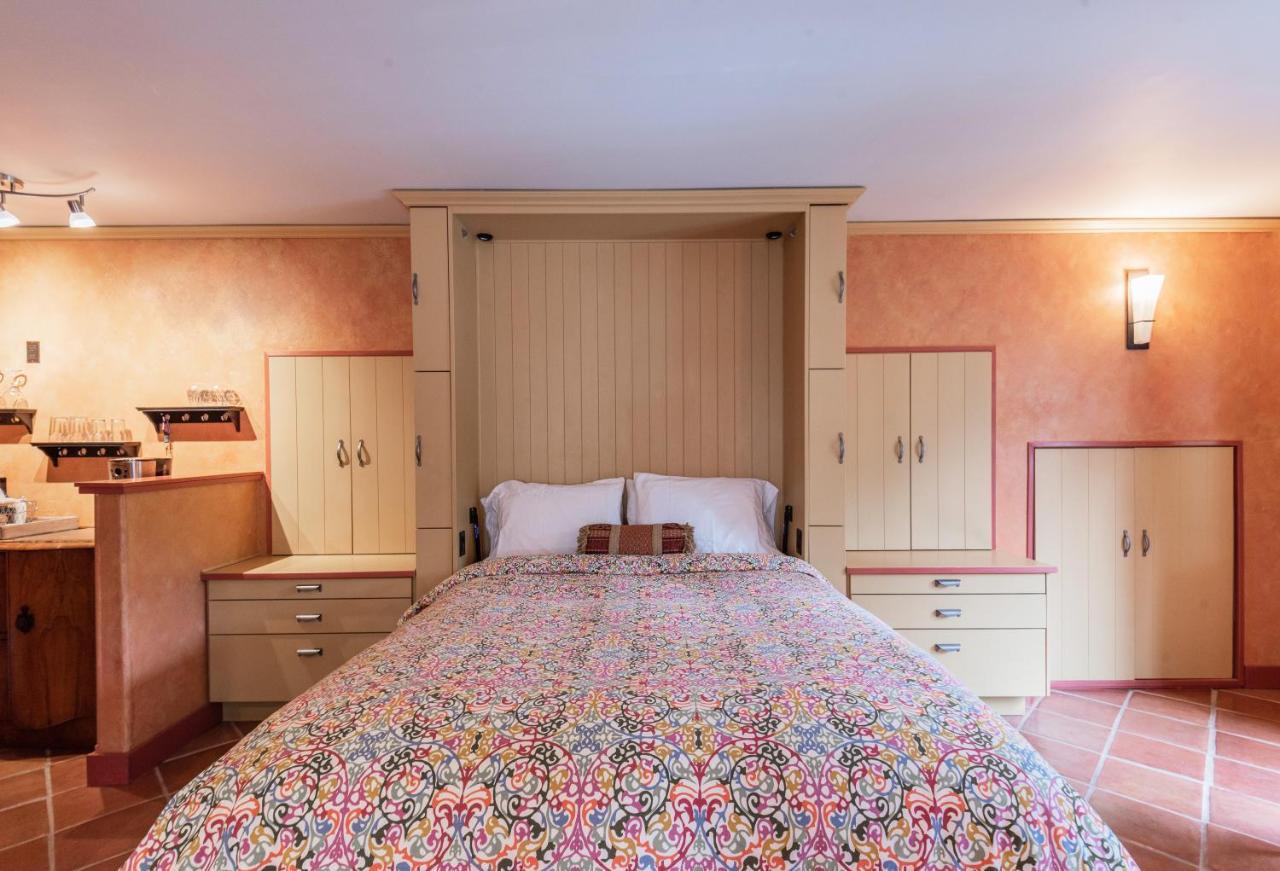Salt Spring Carriage House B&B Ganges Bagian luar foto