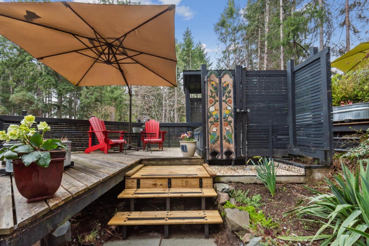 Salt Spring Carriage House B&B Ganges Bagian luar foto